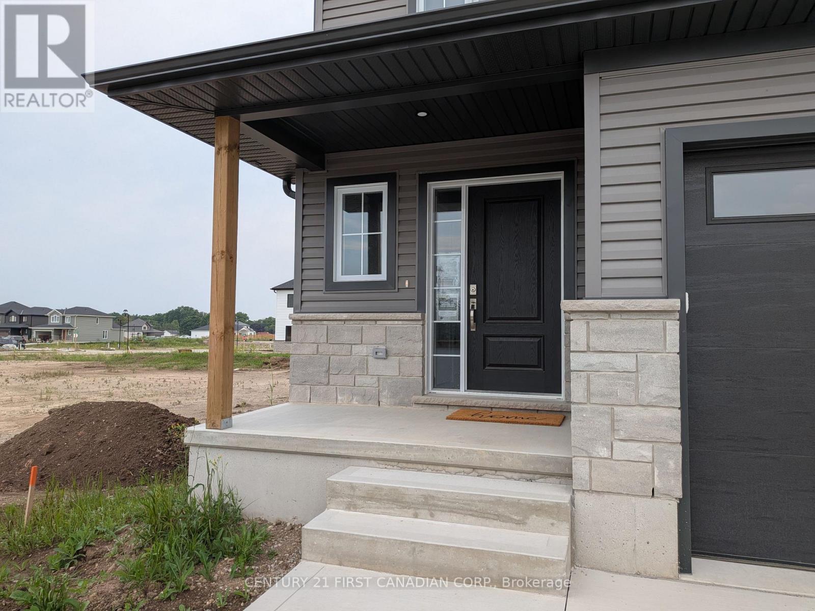 9 Postma Crescent, North Middlesex, Ontario  N0M 1A0 - Photo 3 - X12962142