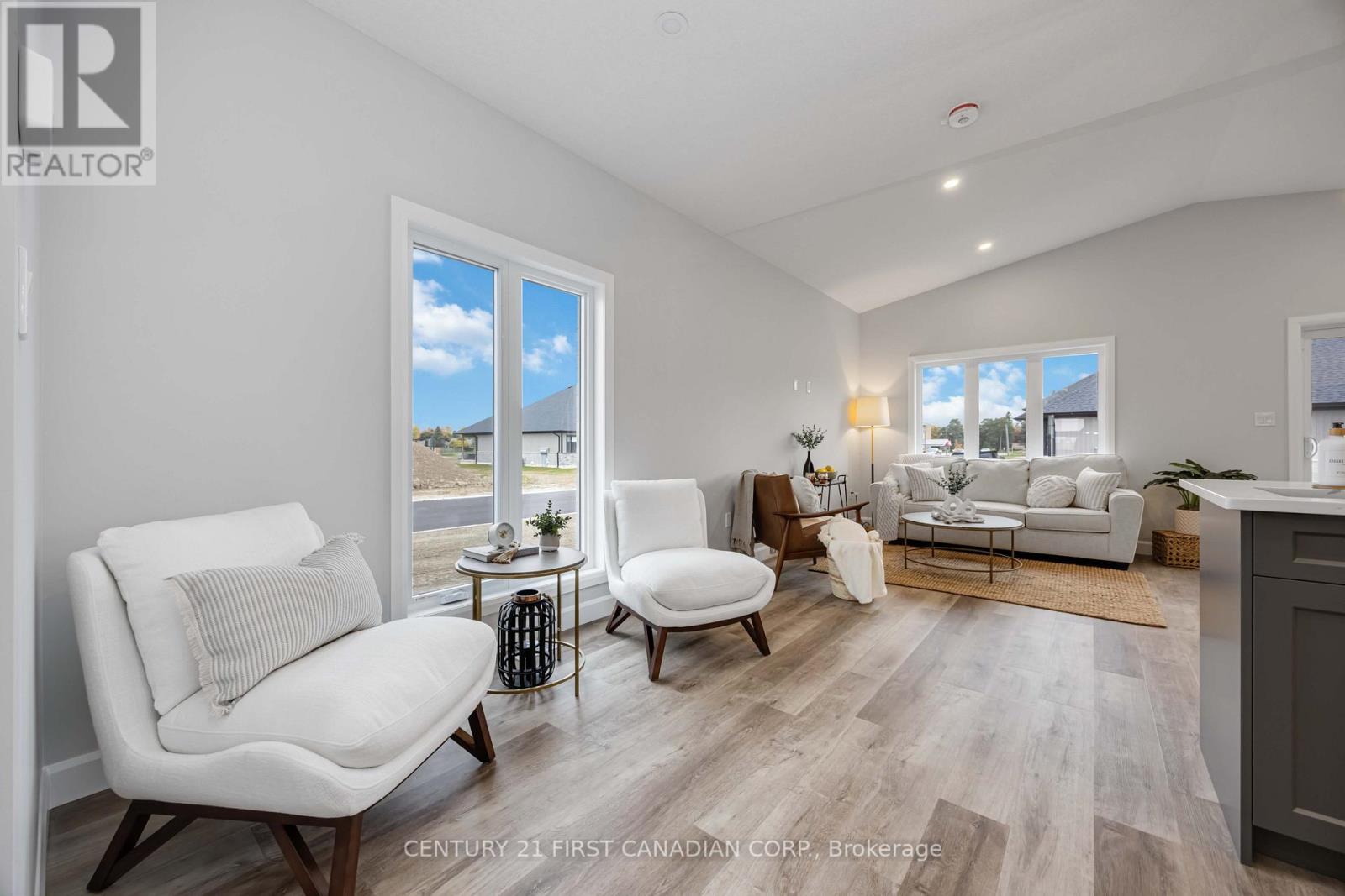 9 Postma Crescent, North Middlesex, Ontario  N0M 1A0 - Photo 8 - X12962142