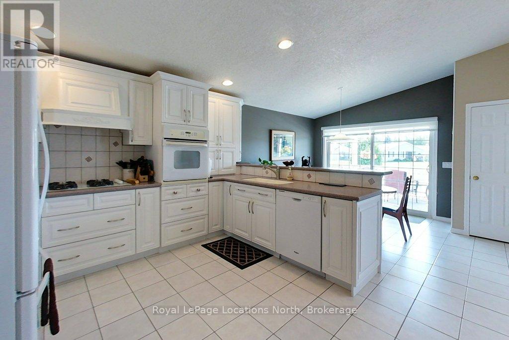 16 Atlantic Avenue, Wasaga Beach, Ontario  L9Z 3A8 - Photo 12 - S13650058