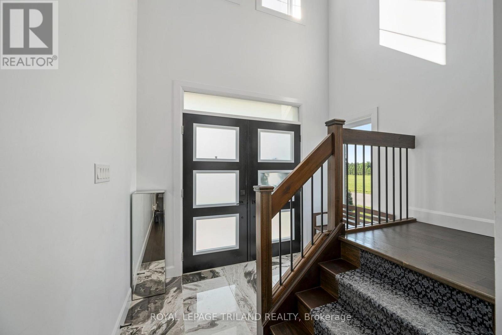 21 Armstrong Street, Strathroy-Caradoc, Ontario  N0L 1W0 - Photo 3 - X13649136