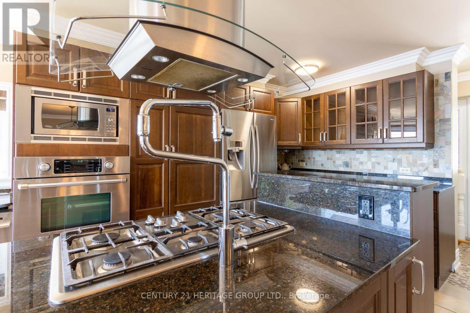 405 Champlain Road, Penetanguishene, Ontario  L9M 1S3 - Photo 10 - S13646934