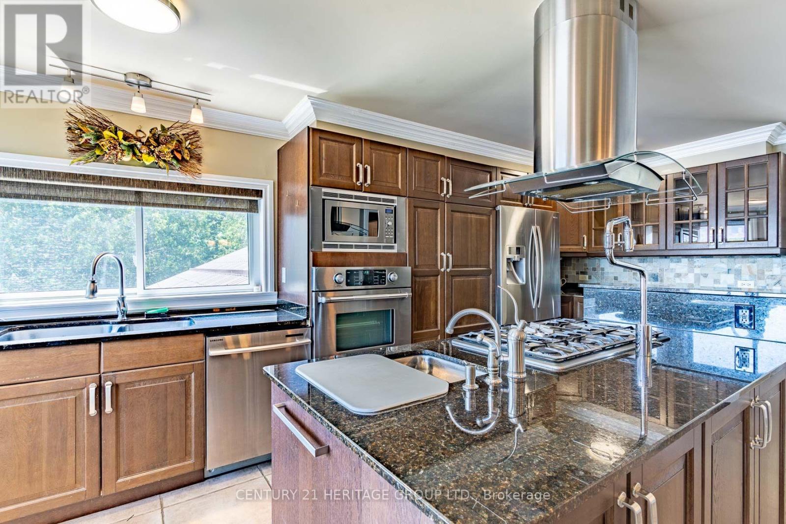 405 Champlain Road, Penetanguishene, Ontario  L9M 1S3 - Photo 9 - S13646934