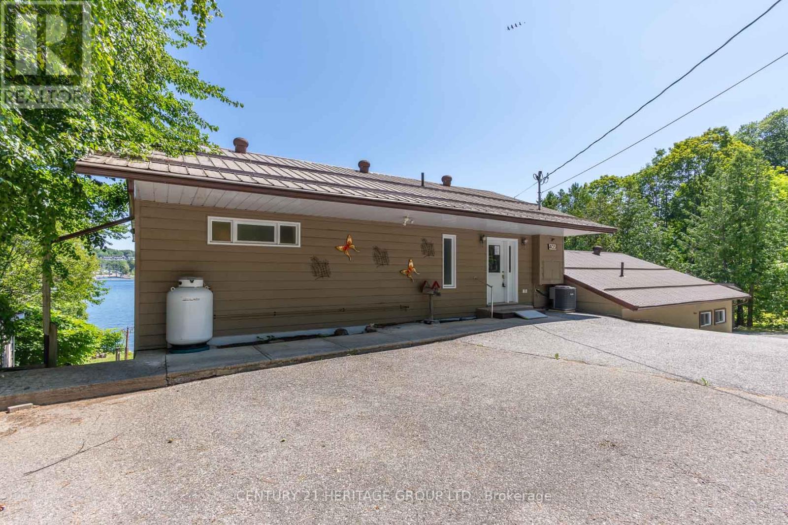 405 Champlain Road, Penetanguishene, Ontario  L9M 1S3 - Photo 4 - S13646934