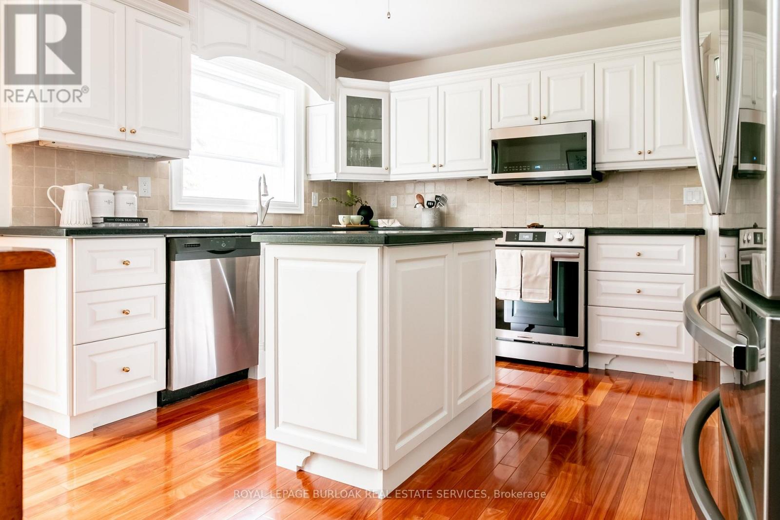 1577 Old Spar Court, Mississauga, Ontario  L5J 1B4 - Photo 13 - W13061876