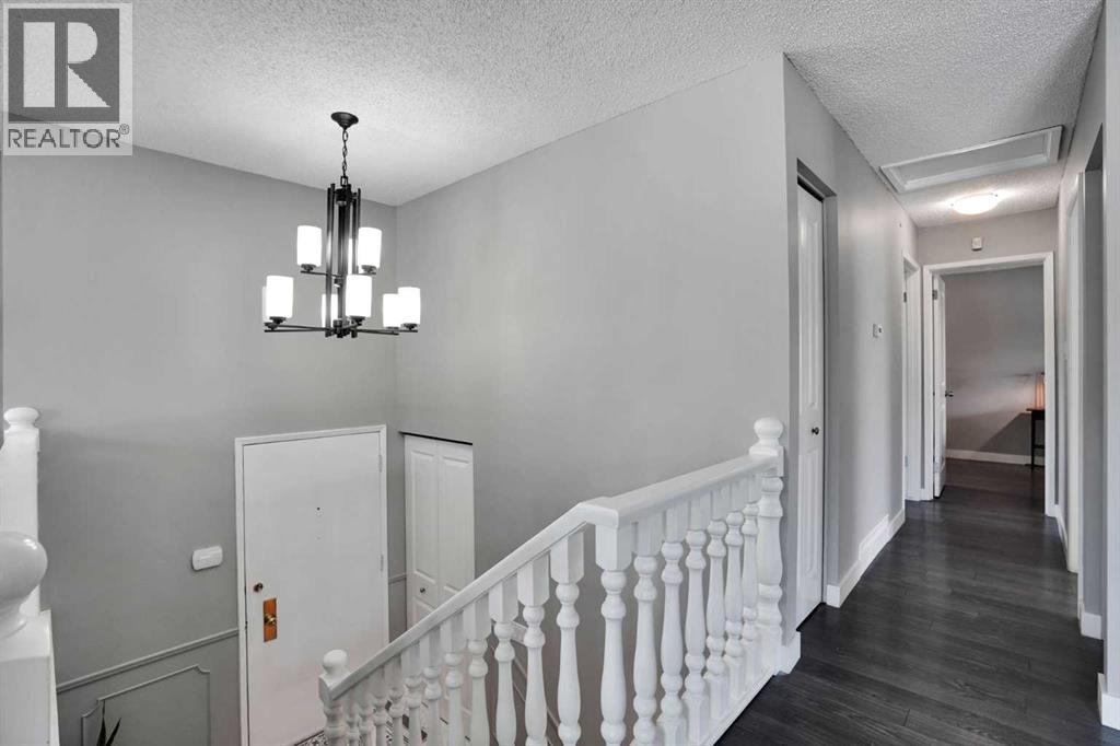 9667 Oakhill Drive SW, Calgary, Alberta  T2V 3W6 - Photo 12 - A2334914