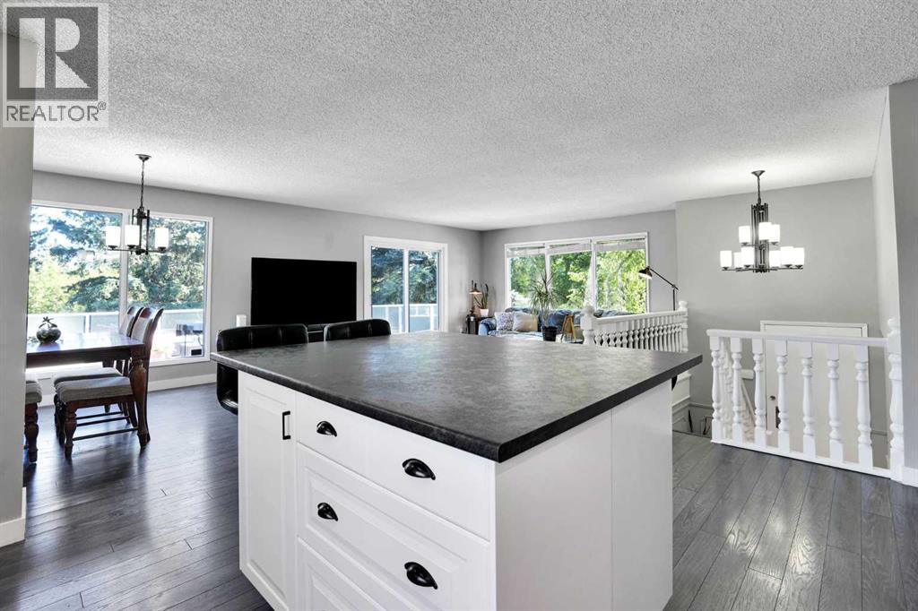 9667 Oakhill Drive SW, Calgary, Alberta  T2V 3W6 - Photo 9 - A2334914