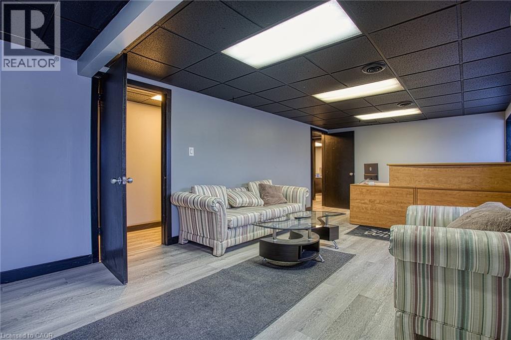 112 Ormond Street S, Thorold, Ontario  L2V 3Y1 - Photo 4 - 40853959
