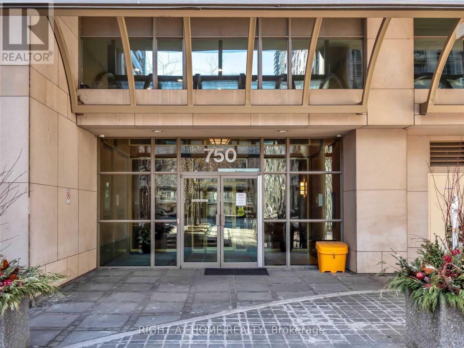 2306 - 750 Bay Street, Toronto, Ontario  M5G 1N6 - Photo 2 - C13649910