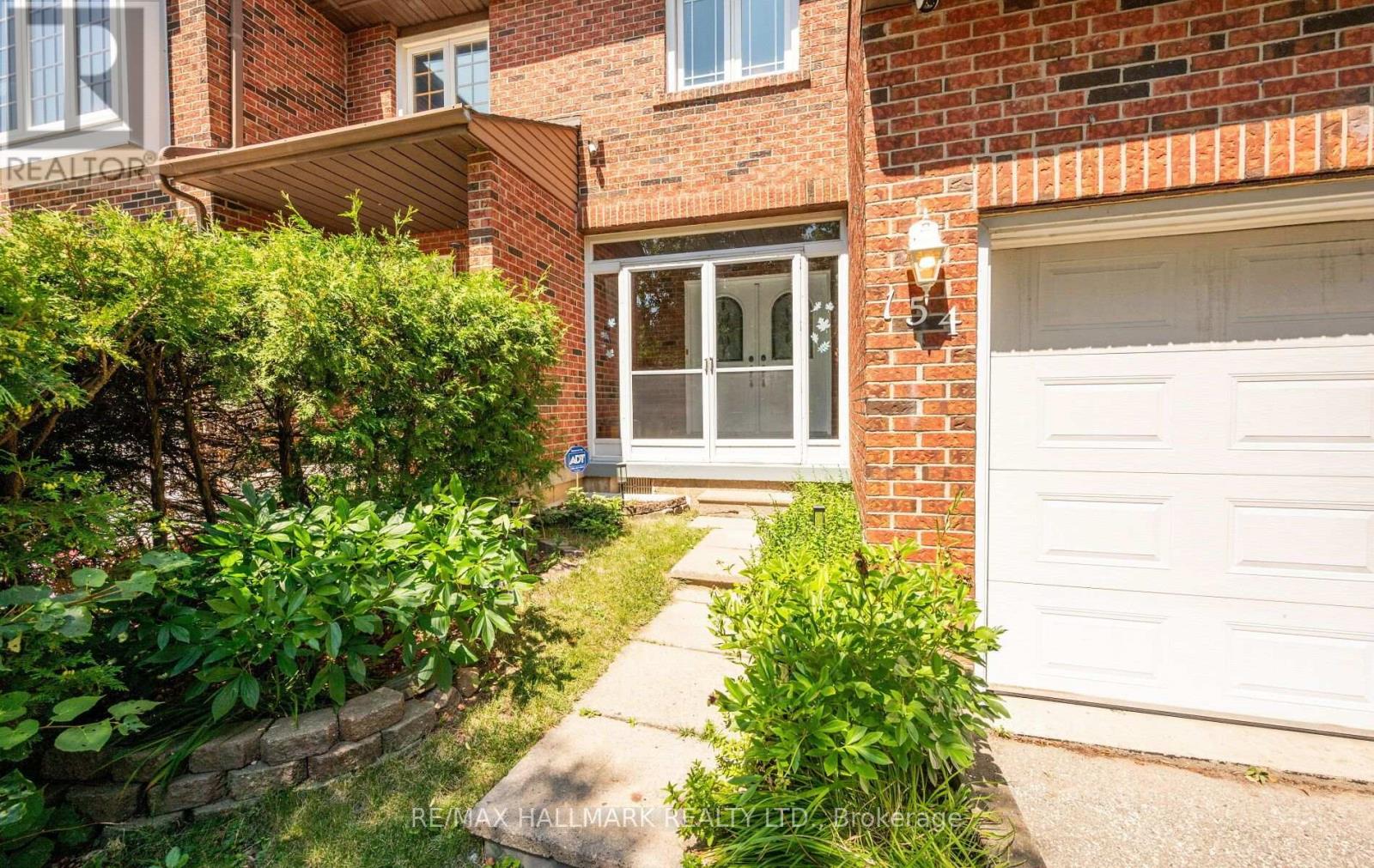 154 Robert Hicks Drive, Toronto, Ontario  M2R 3R5 - Photo 3 - C13650064