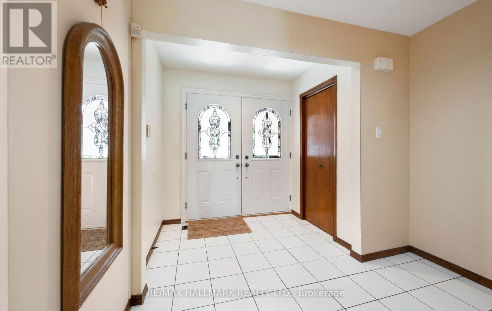 154 Robert Hicks Drive, Toronto, Ontario  M2R 3R5 - Photo 5 - C13650064