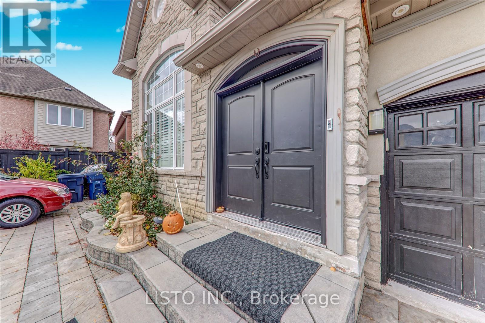 65 Warbler Circle, Toronto, Ontario  M1X 1V5 - Photo 5 - E13649968