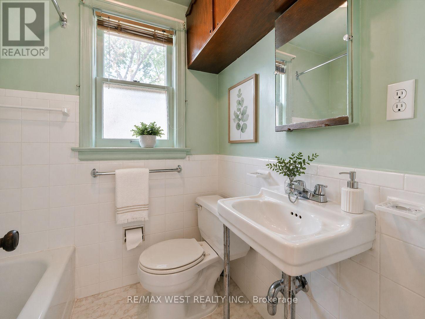 5 Dieppe Road S, Toronto, Ontario  M4J 2K8 - Photo 13 - E13650032