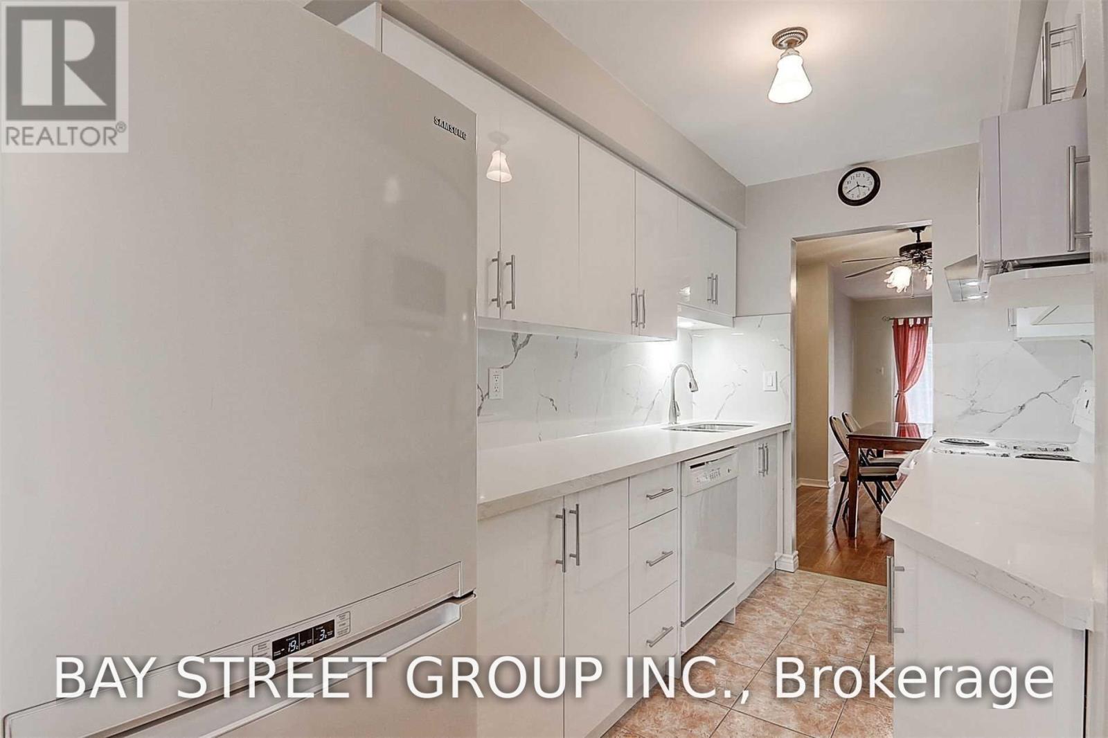 8 James Park Square, Toronto, Ontario M1V 2E6 - Photo 4 - E13650086