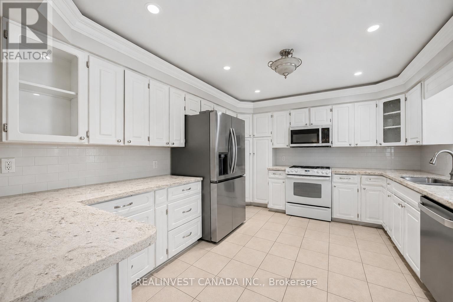 918 Pinecrest Road, Oshawa, Ontario  L1K 2B2 - Photo 7 - E13650094