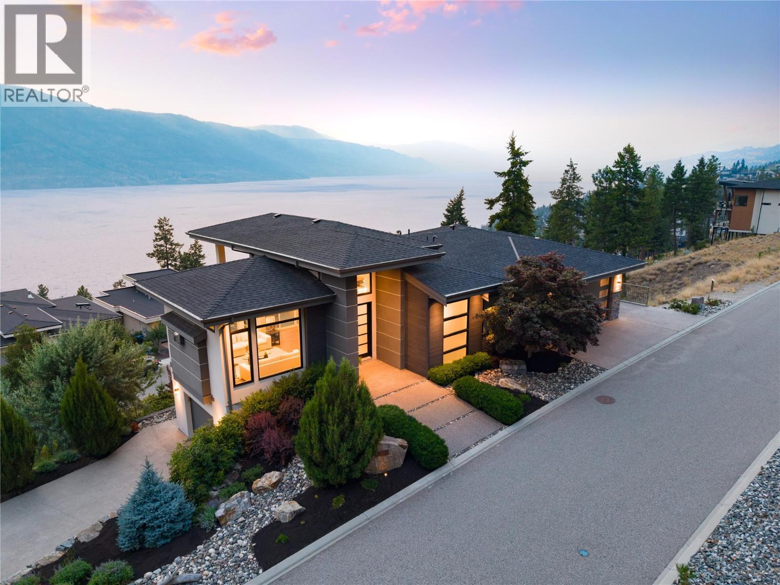 3320 Acacia Lane, Kelowna, British Columbia  V1V 3G1 - Photo 2 - 10395353