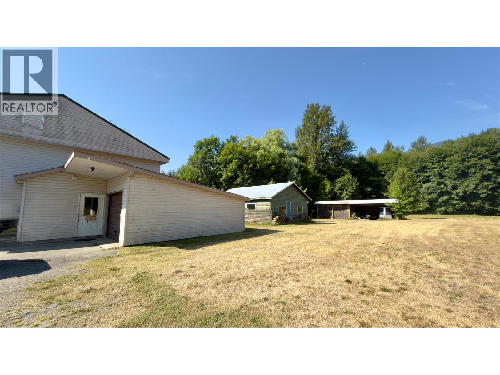 719 Big Eddy Road, Revelstoke, British Columbia  V0E 2S0 - Photo 14 - 10396668