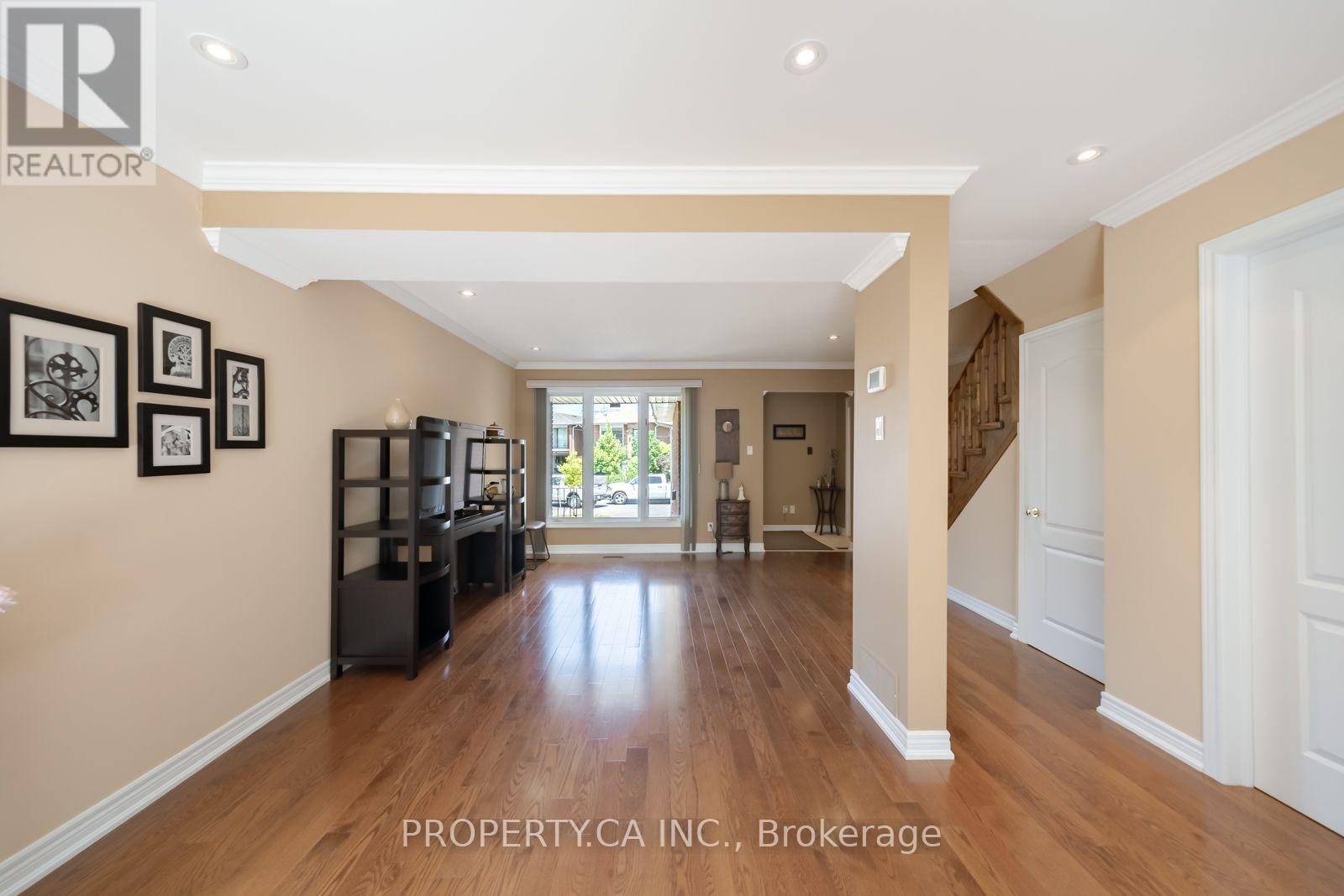 17 Boyne Highlands Court, Vaughan (Glen Shields), Ontario  L4K 1K4 - Photo 10 - N13649878