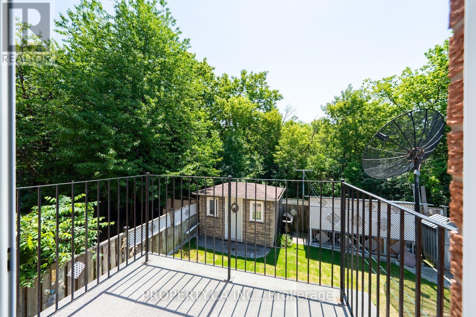 17 Boyne Highlands Court, Vaughan (Glen Shields), Ontario  L4K 1K4 - Photo 13 - N13649878