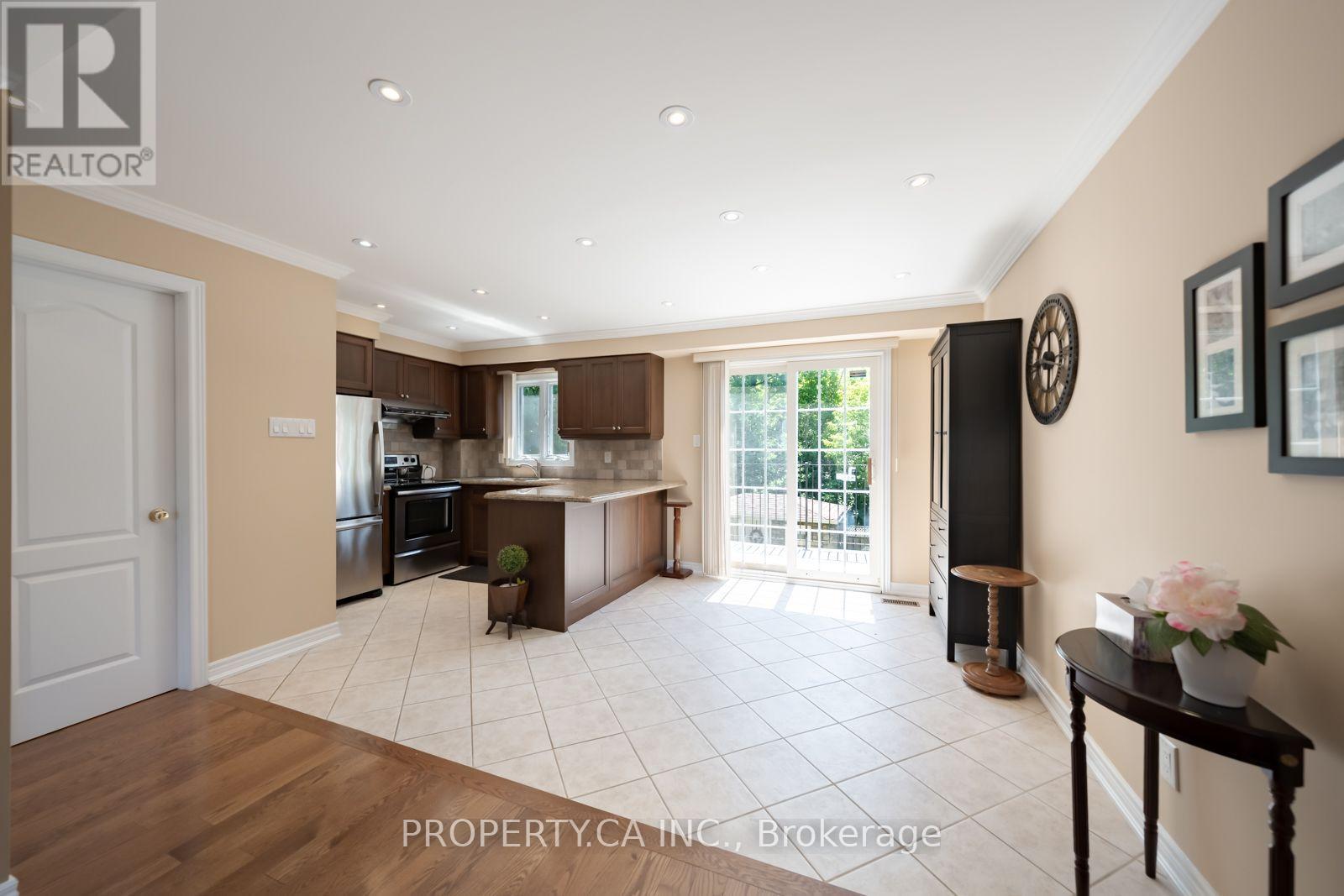 17 Boyne Highlands Court, Vaughan (Glen Shields), Ontario  L4K 1K4 - Photo 5 - N13649878