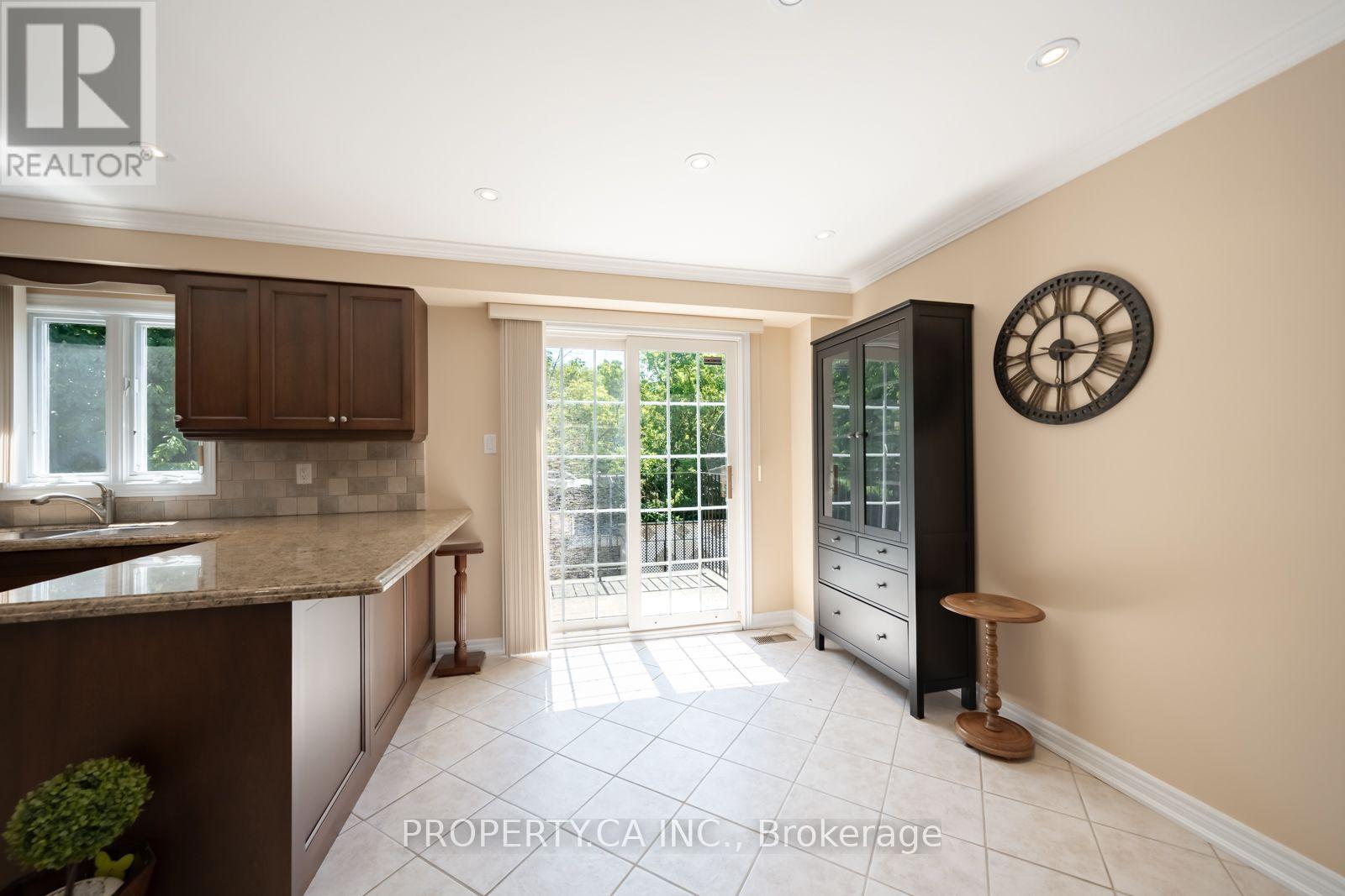 17 Boyne Highlands Court, Vaughan (Glen Shields), Ontario  L4K 1K4 - Photo 8 - N13649878