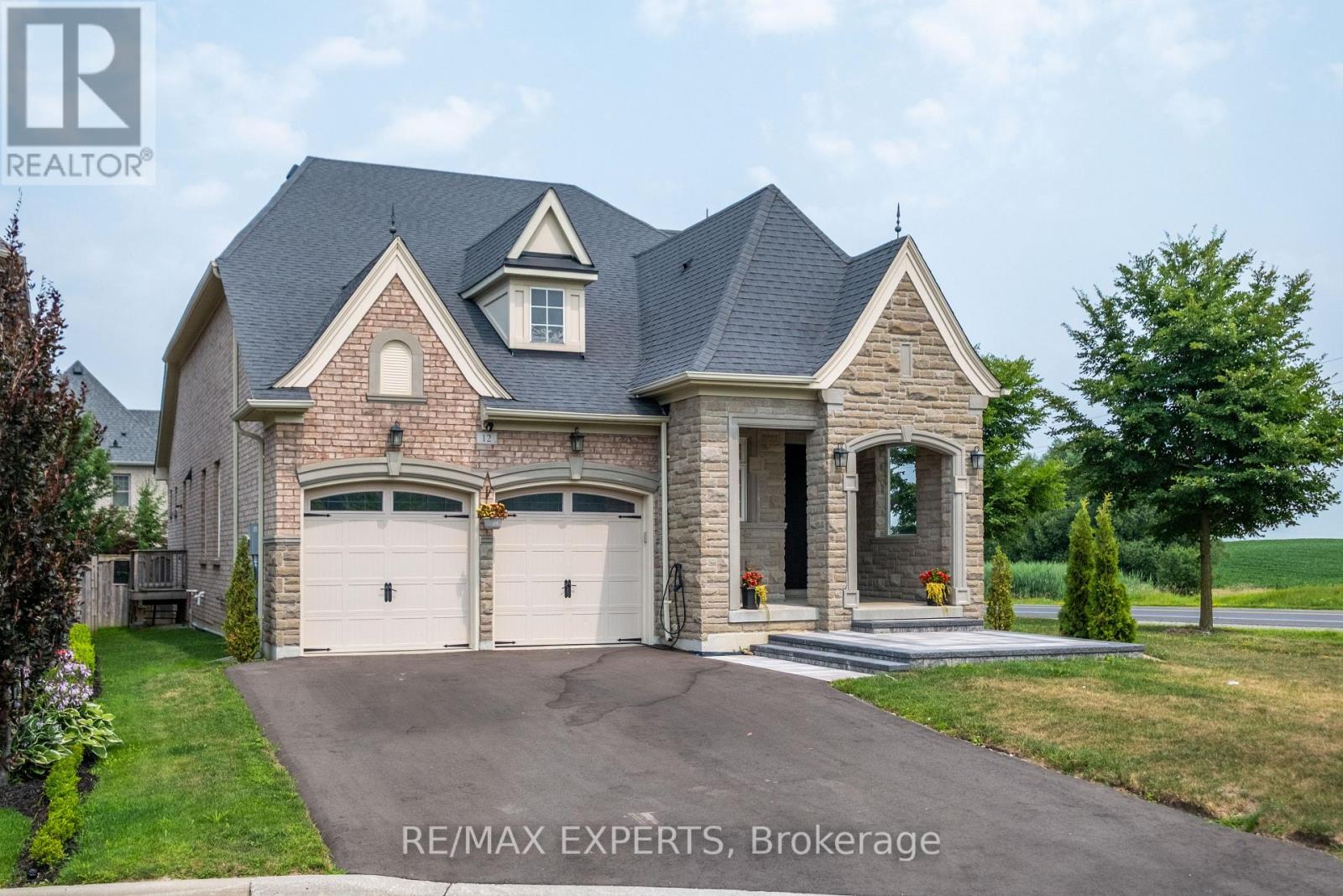 12 Valley Point Crescent, King, Ontario  L7B 0B7 - Photo 2 - N13649900