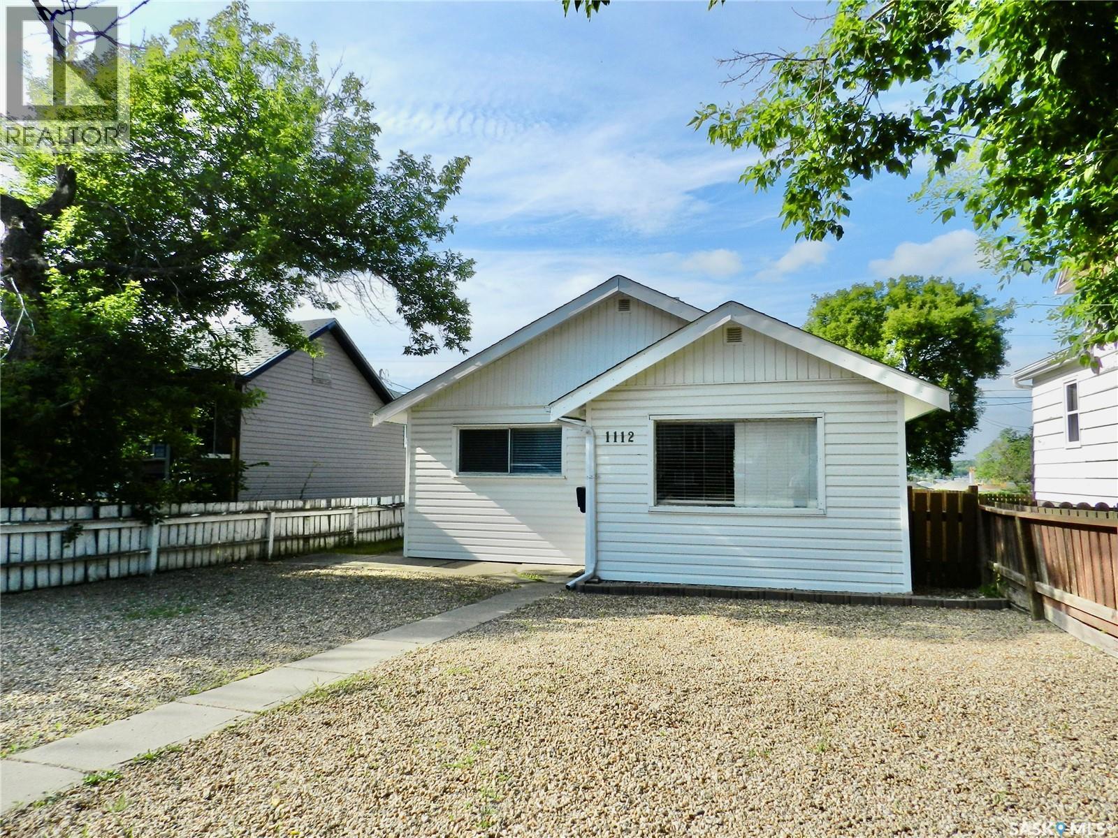 1112 Lillooet STREET W, Moose Jaw, Saskatchewan