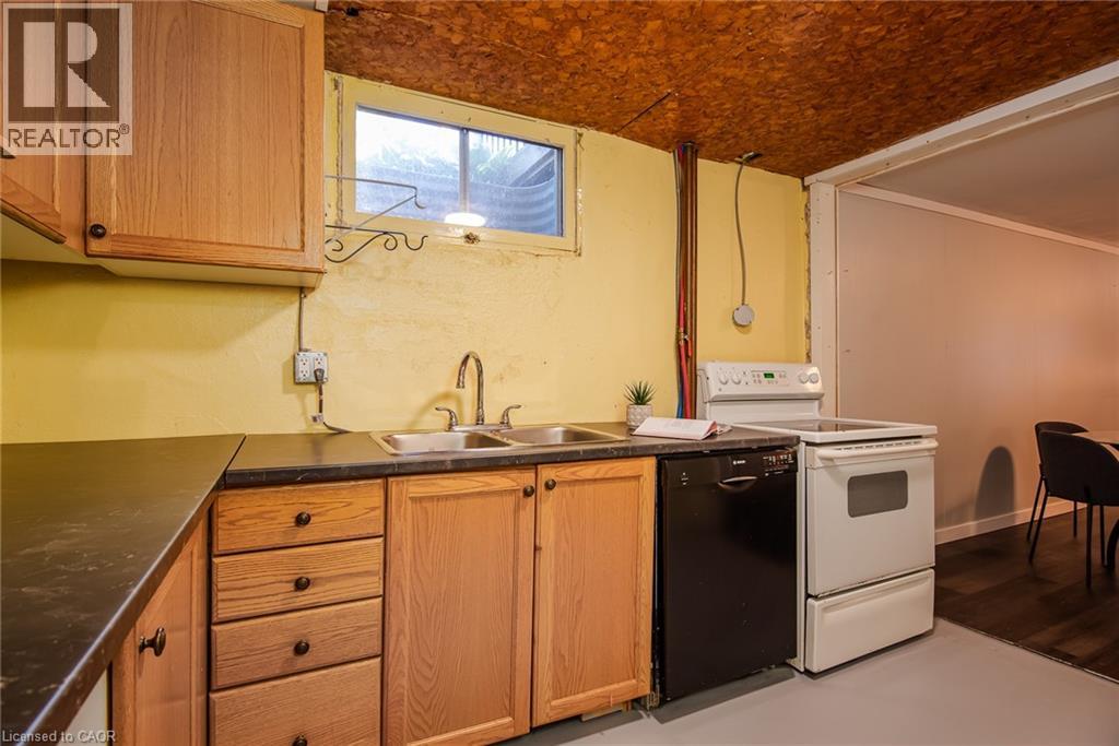 6 Strathcona Crescent, Kitchener, Ontario  N2B 2W6 - Photo 32 - 40845628