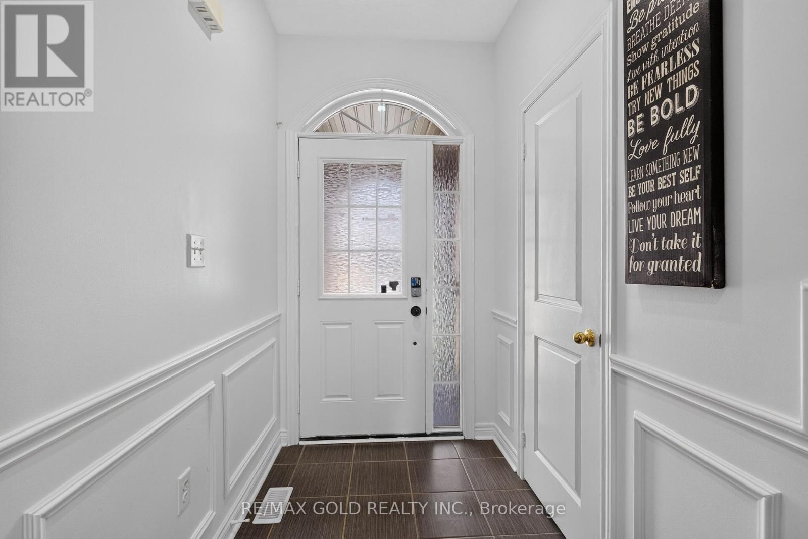 29 Rangemore Road E, Brampton, Ontario  L7A 4V7 - Photo 5 - W13520554