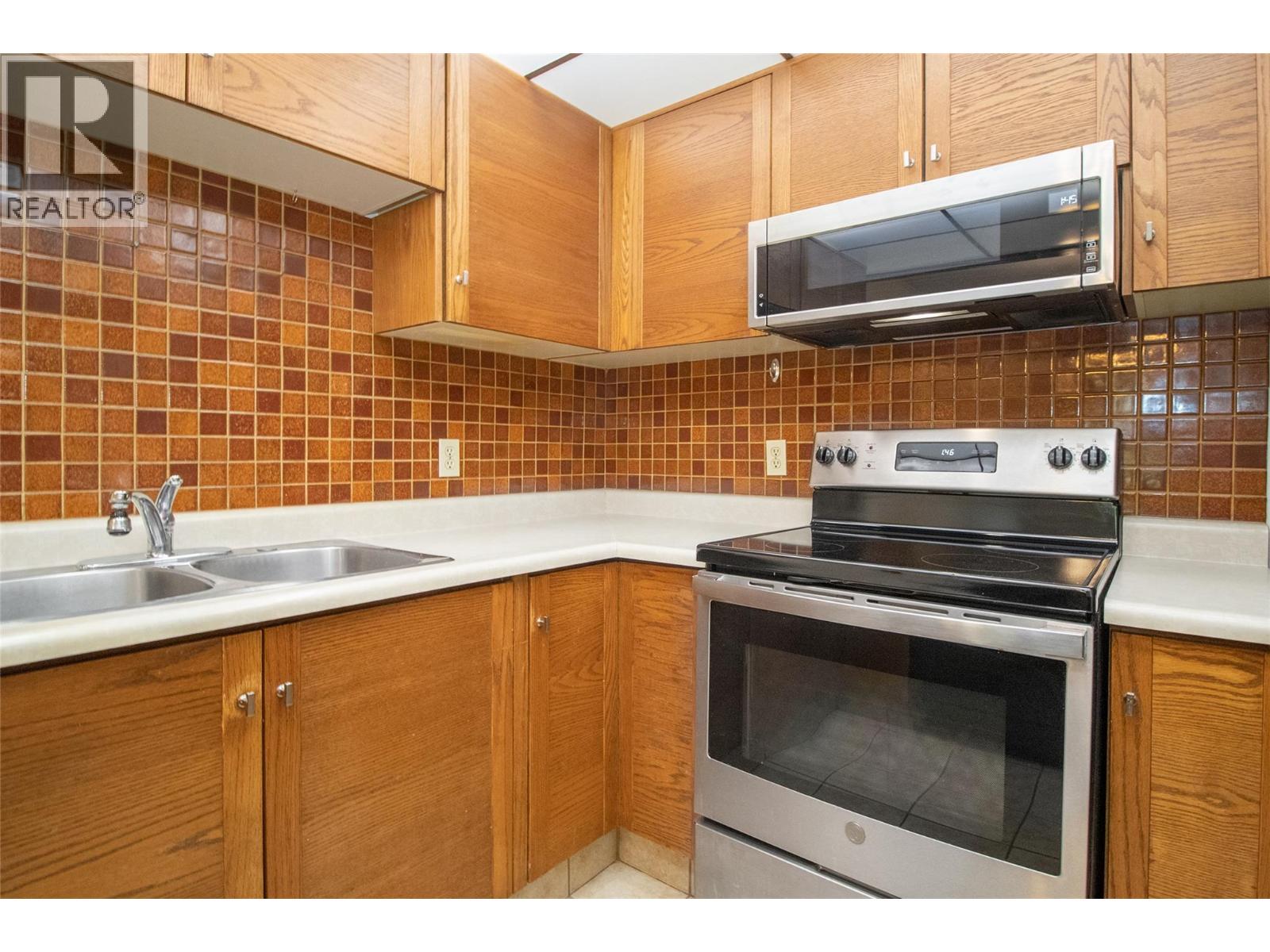 1075 Bernard Avenue Unit# 303, Kelowna, British Columbia  V1Y 6P7 - Photo 11 - 10397114