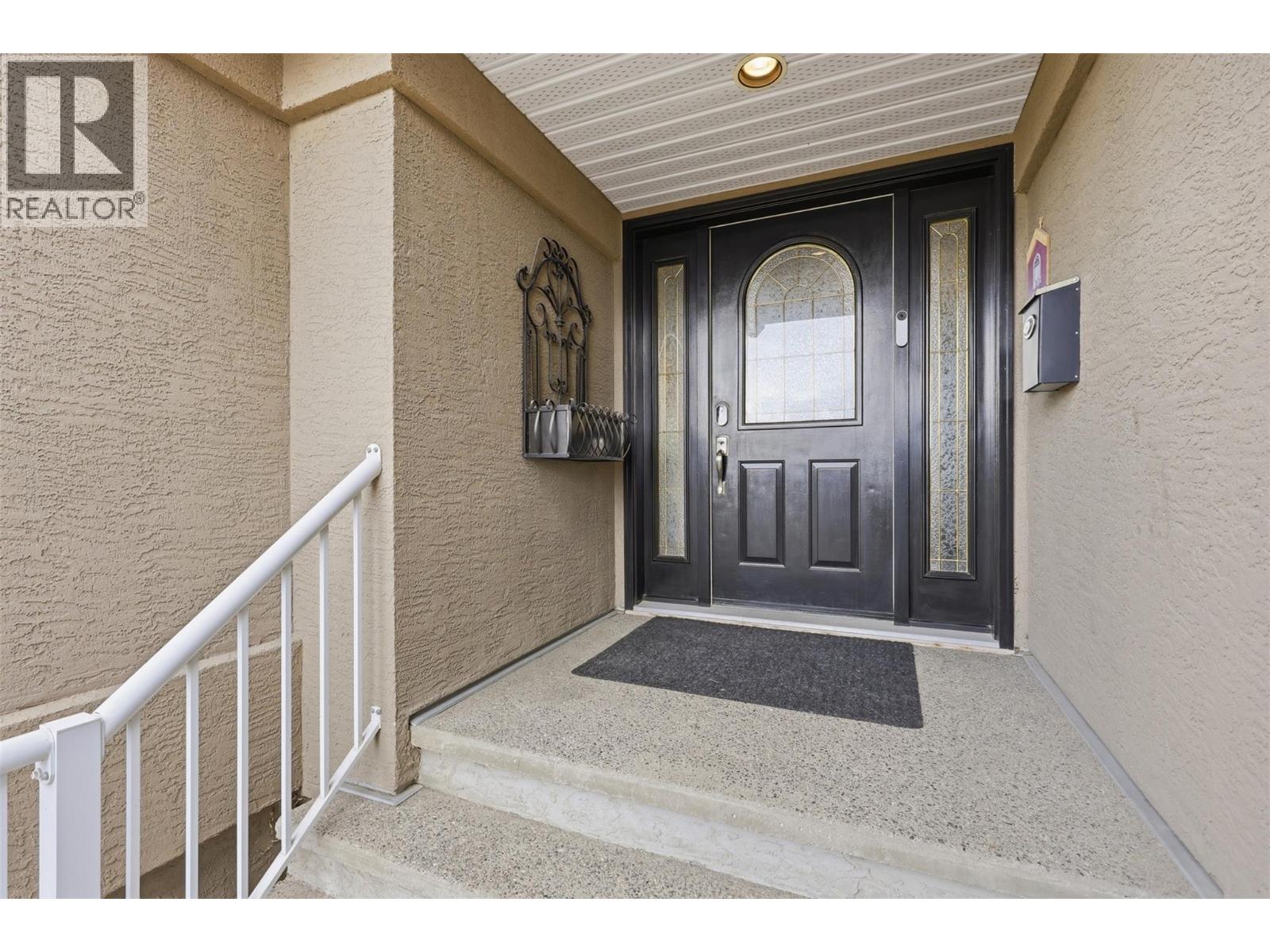 2076 Muirfield Road, Kamloops, British Columbia  V1S 1S6 - Photo 2 - 10397101