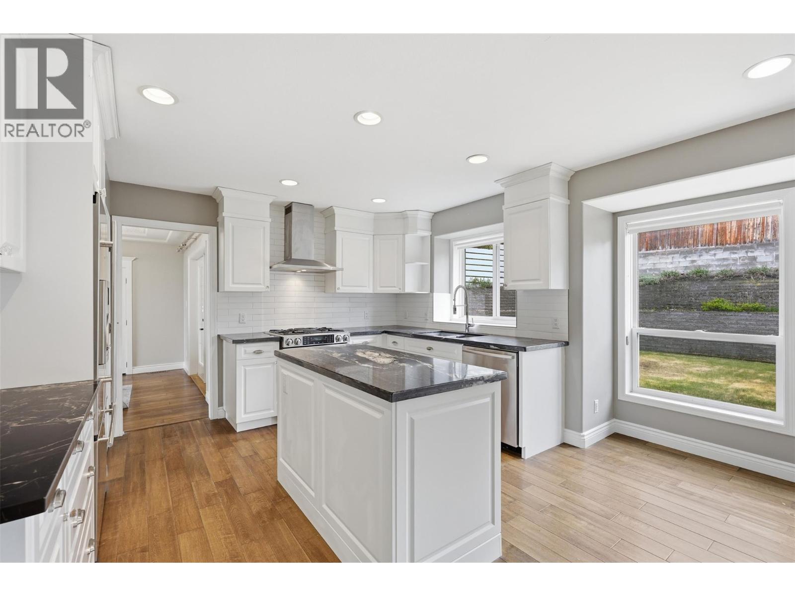 2076 Muirfield Road, Kamloops, British Columbia  V1S 1S6 - Photo 4 - 10397101