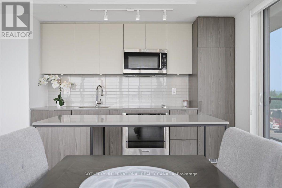 705 - 220 Missinnihe Way, Mississauga, Ontario  L5H 0A9 - Photo 3 - W13649516
