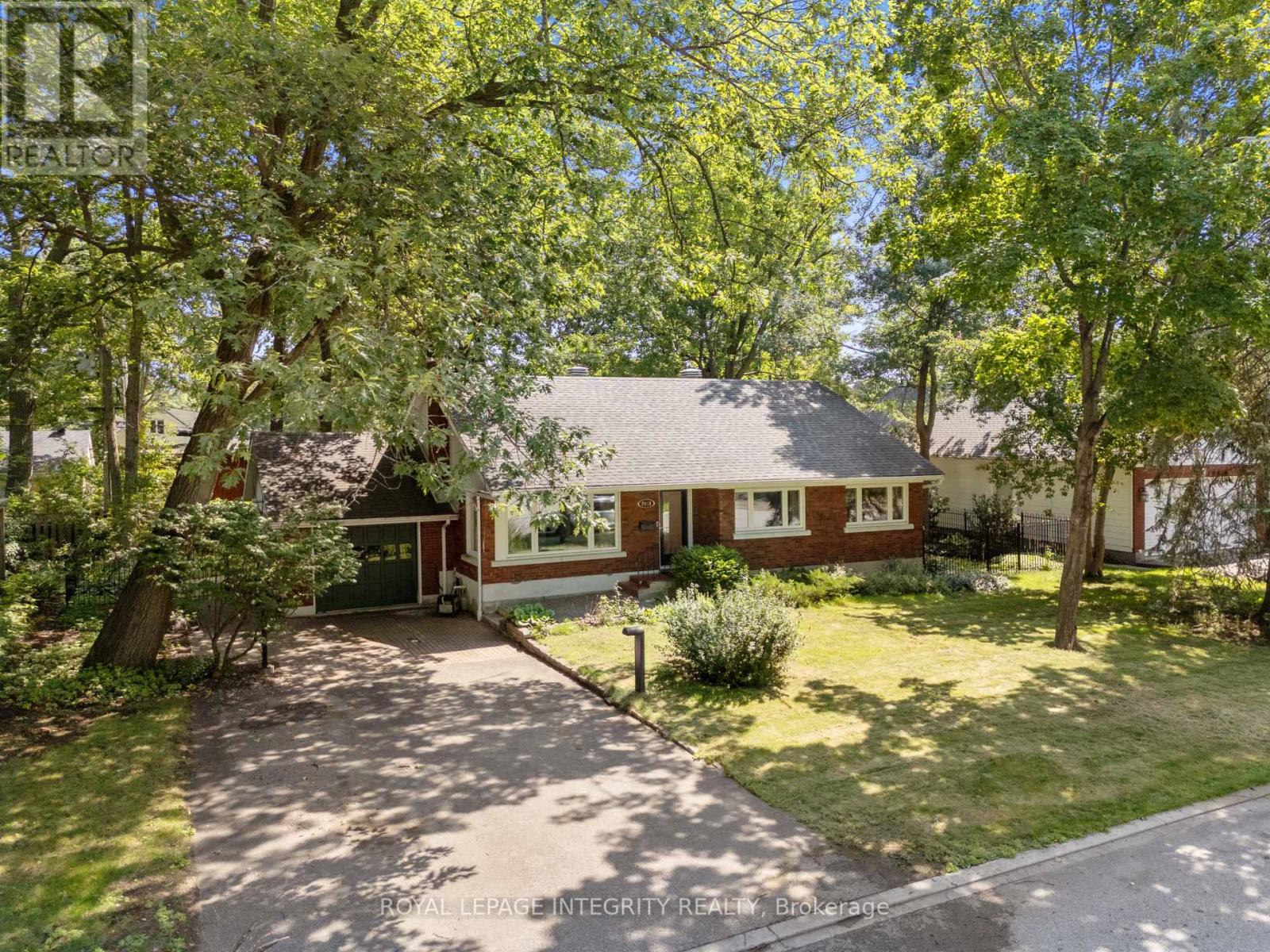 2183 Woodcrest Road, Ottawa, Ontario  K1H 6J2 - Photo 2 - X13650224