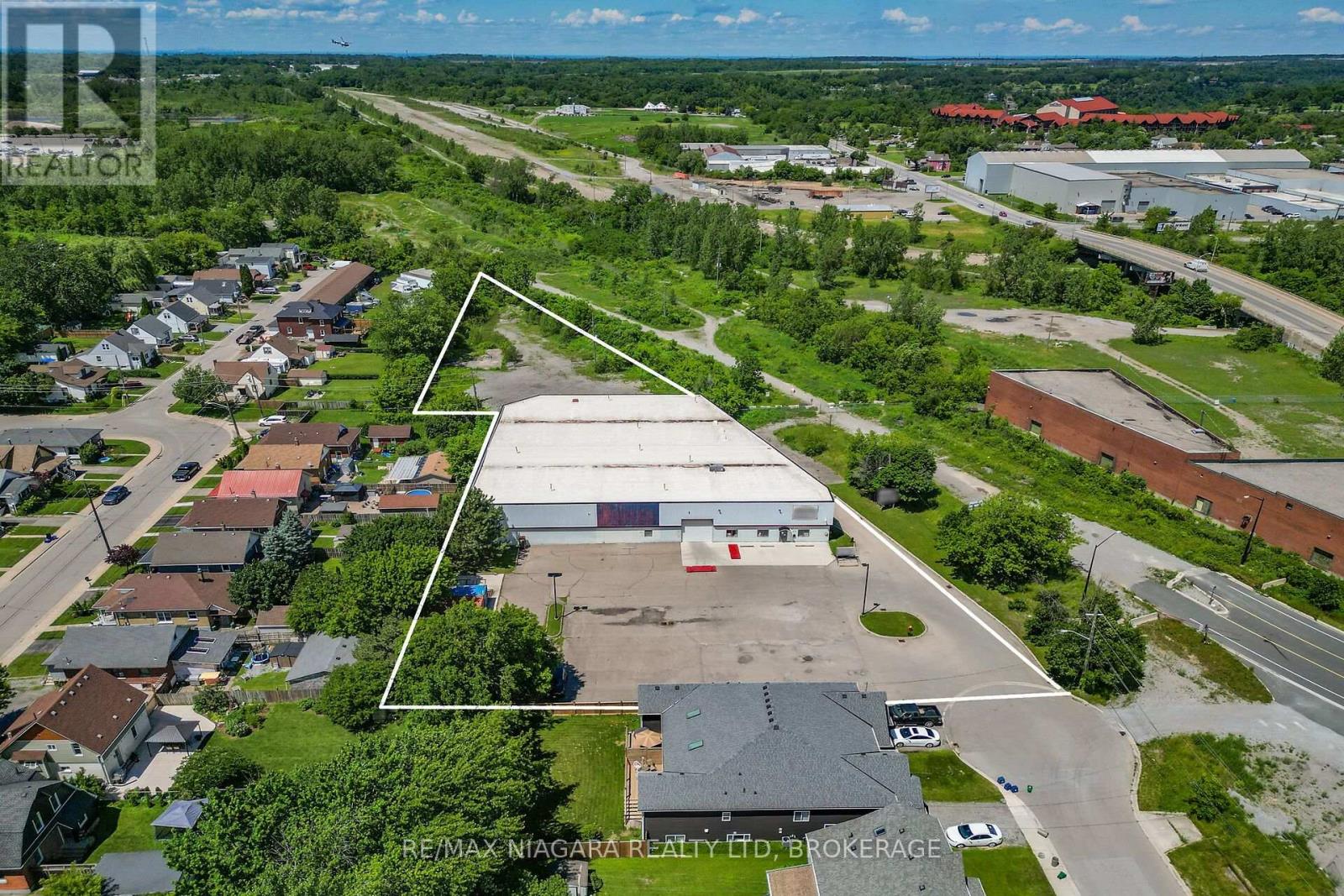 4425 First Avenue N, Niagara Falls, Ontario L2E 4G1 - Photo 2 - X13604350