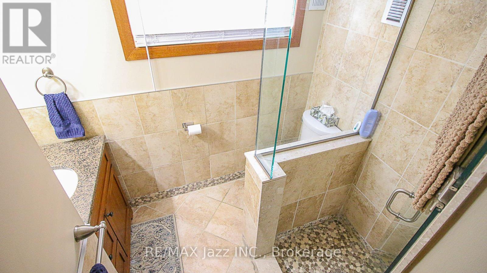 330 Nipigon Street, Oshawa, Ontario L1J 4N9 - Photo 11 - E13649132