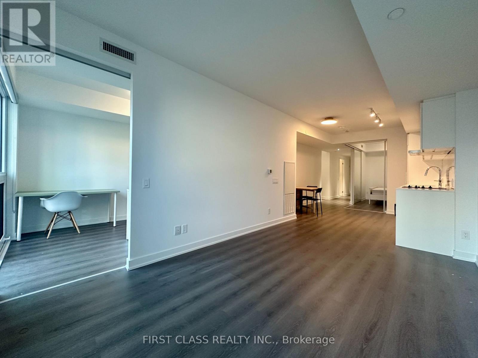 706 - 8 Wellesely West Street, Toronto, Ontario  M4Y 0J5 - Photo 5 - C13650140