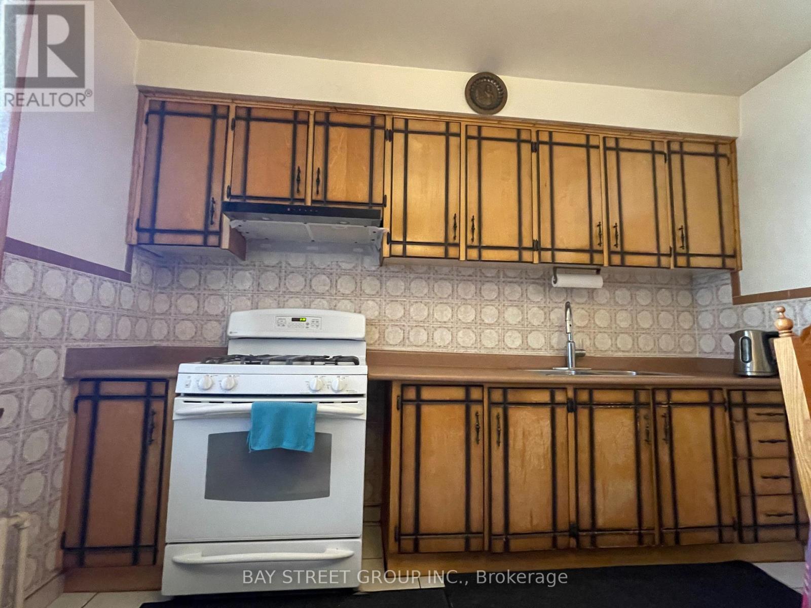 543 Crawford Street, Toronto, Ontario  M6G 3J9 - Photo 3 - C13650166