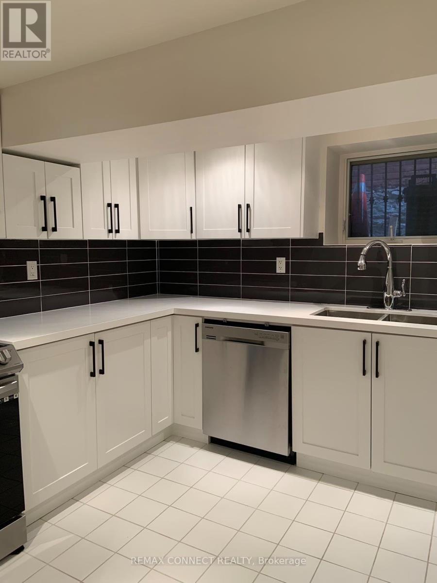 Lower - 123 Bedford Road, Toronto, Ontario  M5R 2K6 - Photo 3 - C13650182