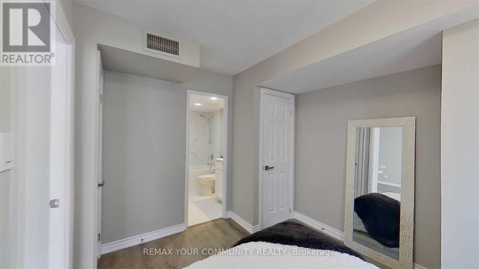 1601 - 55 Centre Avenue, Toronto, Ontario  M5G 2H5 - Photo 11 - C13650352