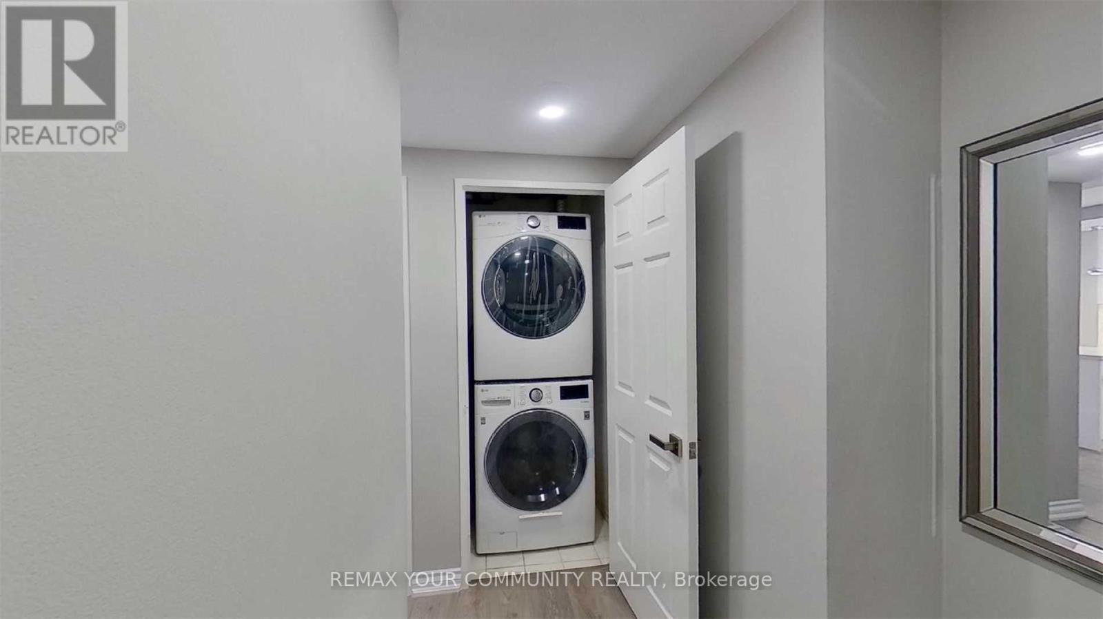 1601 - 55 Centre Avenue, Toronto, Ontario  M5G 2H5 - Photo 3 - C13650352