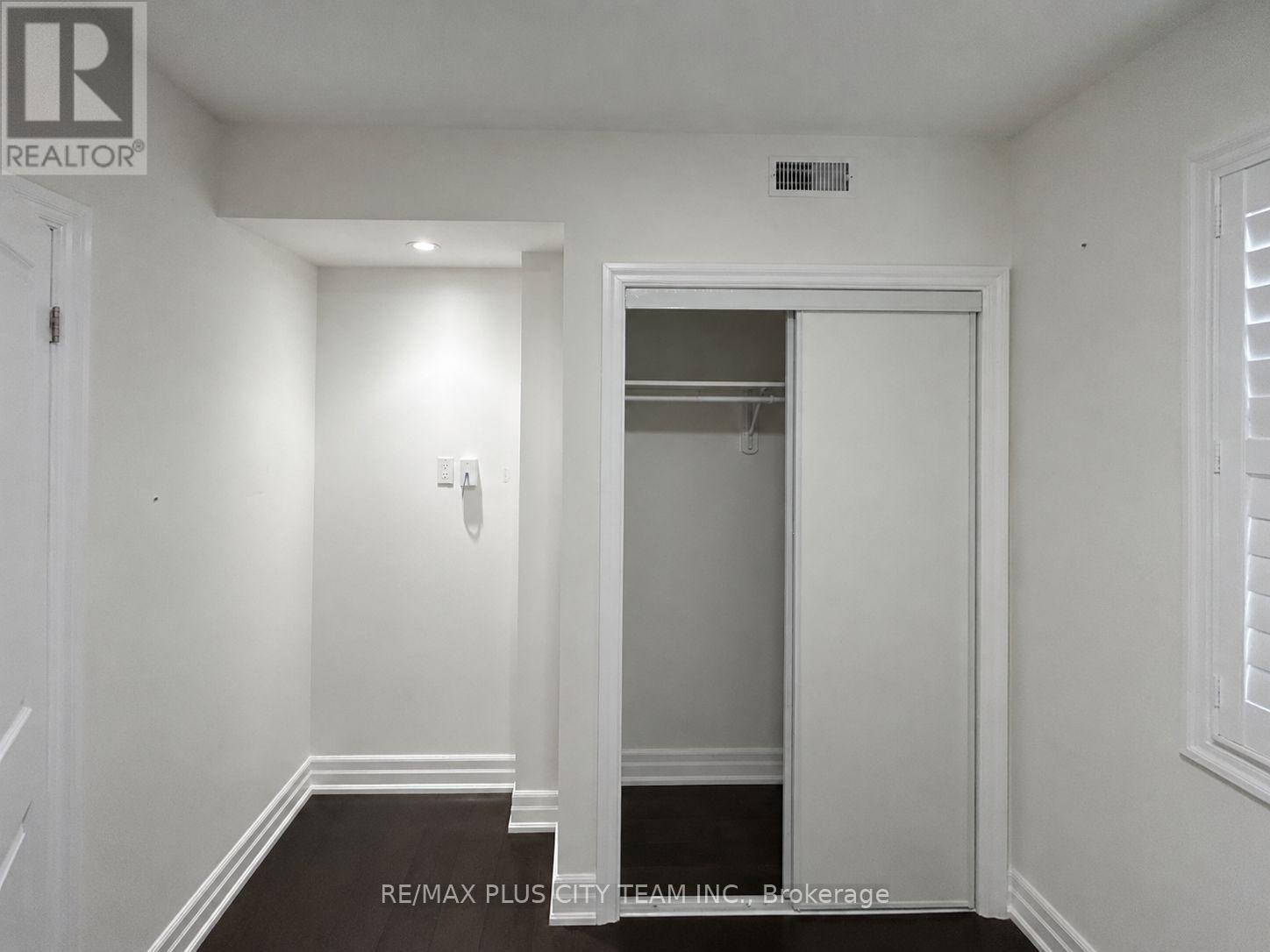 A - 1027 Pape Avenue, Toronto, Ontario  M4K 3W1 - Photo 3 - E13650206