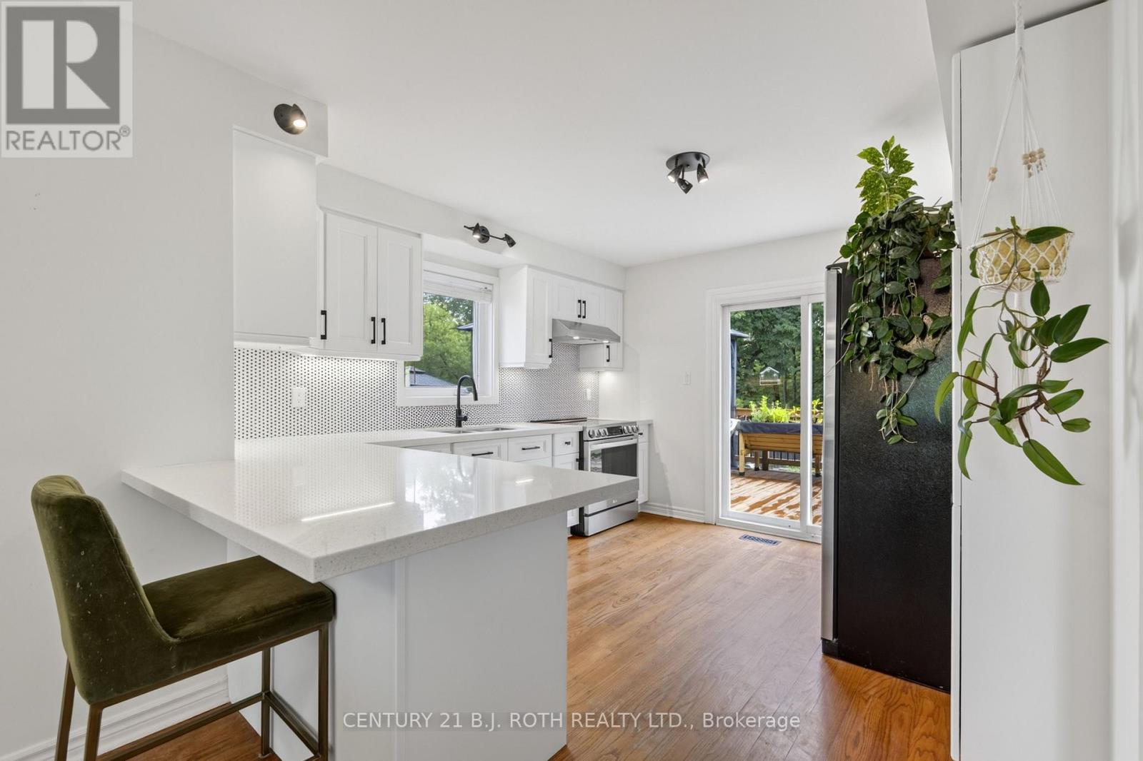 22 Michael Street, Essa, Ontario  L0M 1B2 - Photo 5 - N13650146