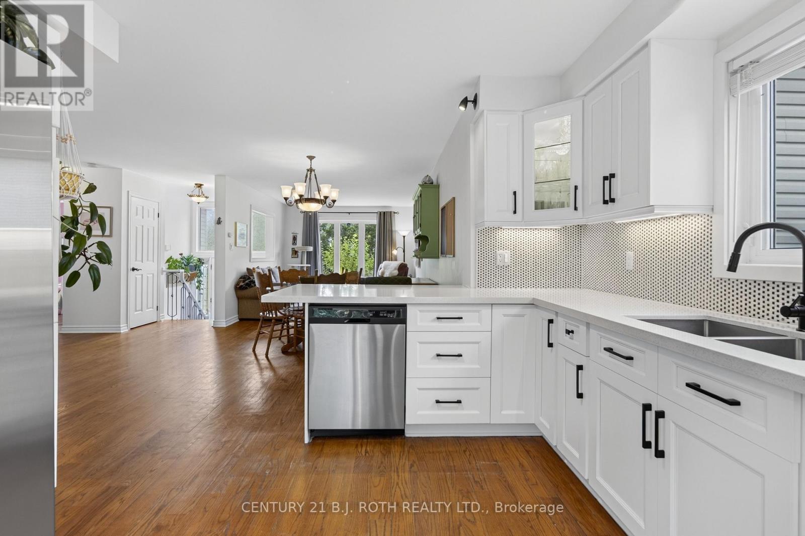 22 Michael Street, Essa, Ontario  L0M 1B2 - Photo 7 - N13650146