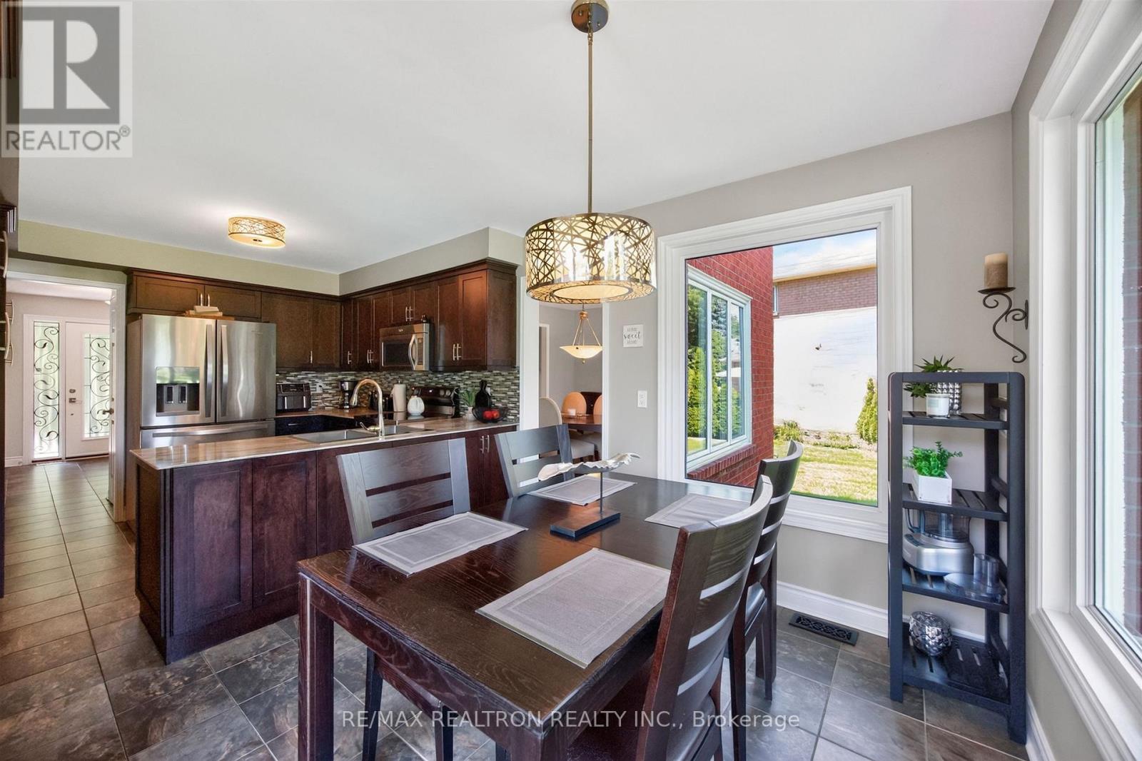 47 Maple Way, East Gwillimbury, Ontario  L0G 1V0 - Photo 14 - N13650302