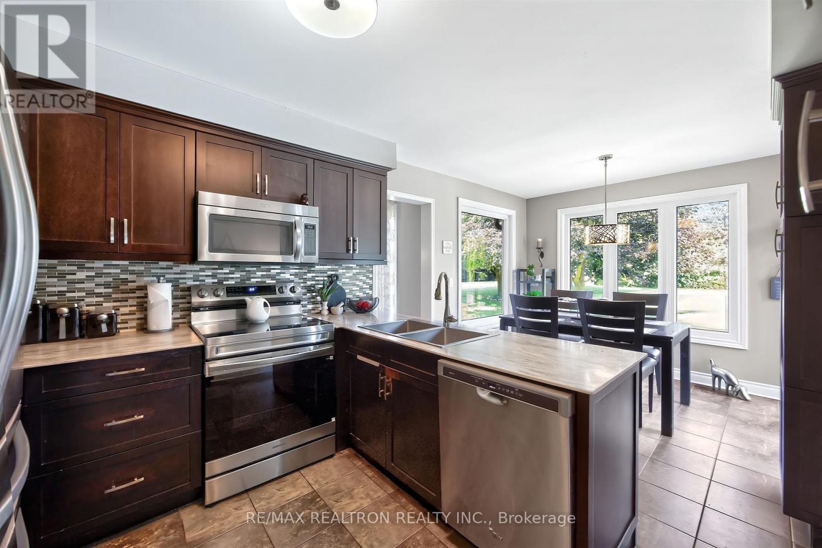 47 Maple Way, East Gwillimbury, Ontario  L0G 1V0 - Photo 17 - N13650302