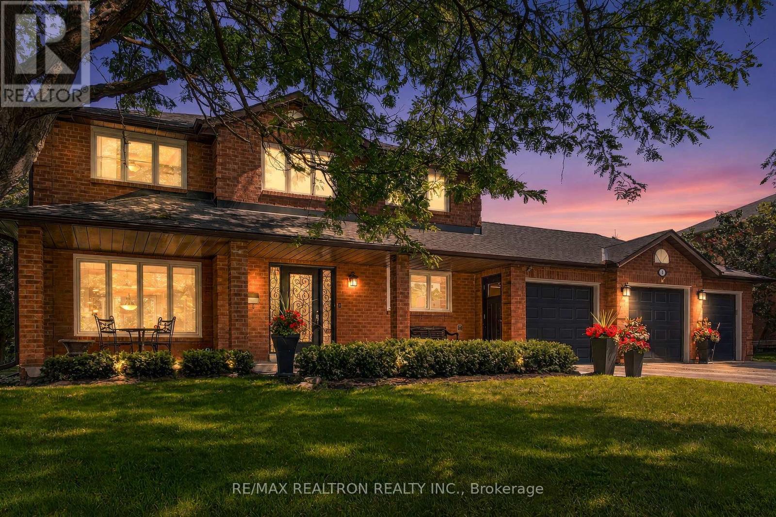 47 Maple Way, East Gwillimbury, Ontario  L0G 1V0 - Photo 2 - N13650302
