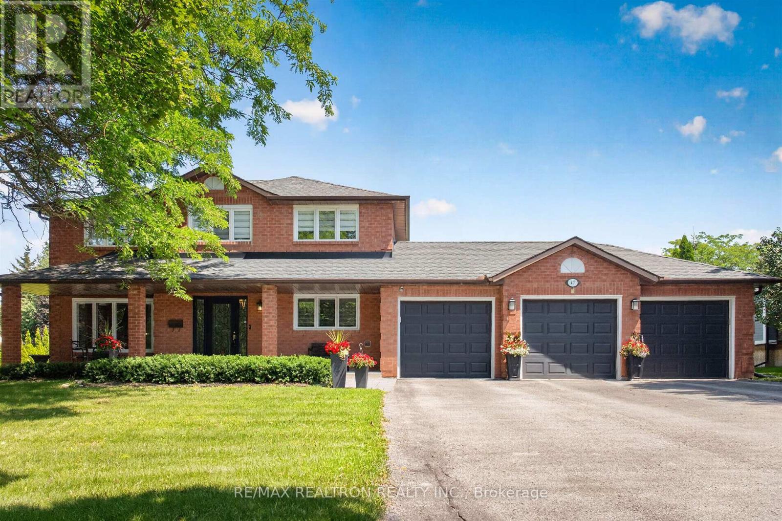 47 Maple Way, East Gwillimbury, Ontario  L0G 1V0 - Photo 3 - N13650302