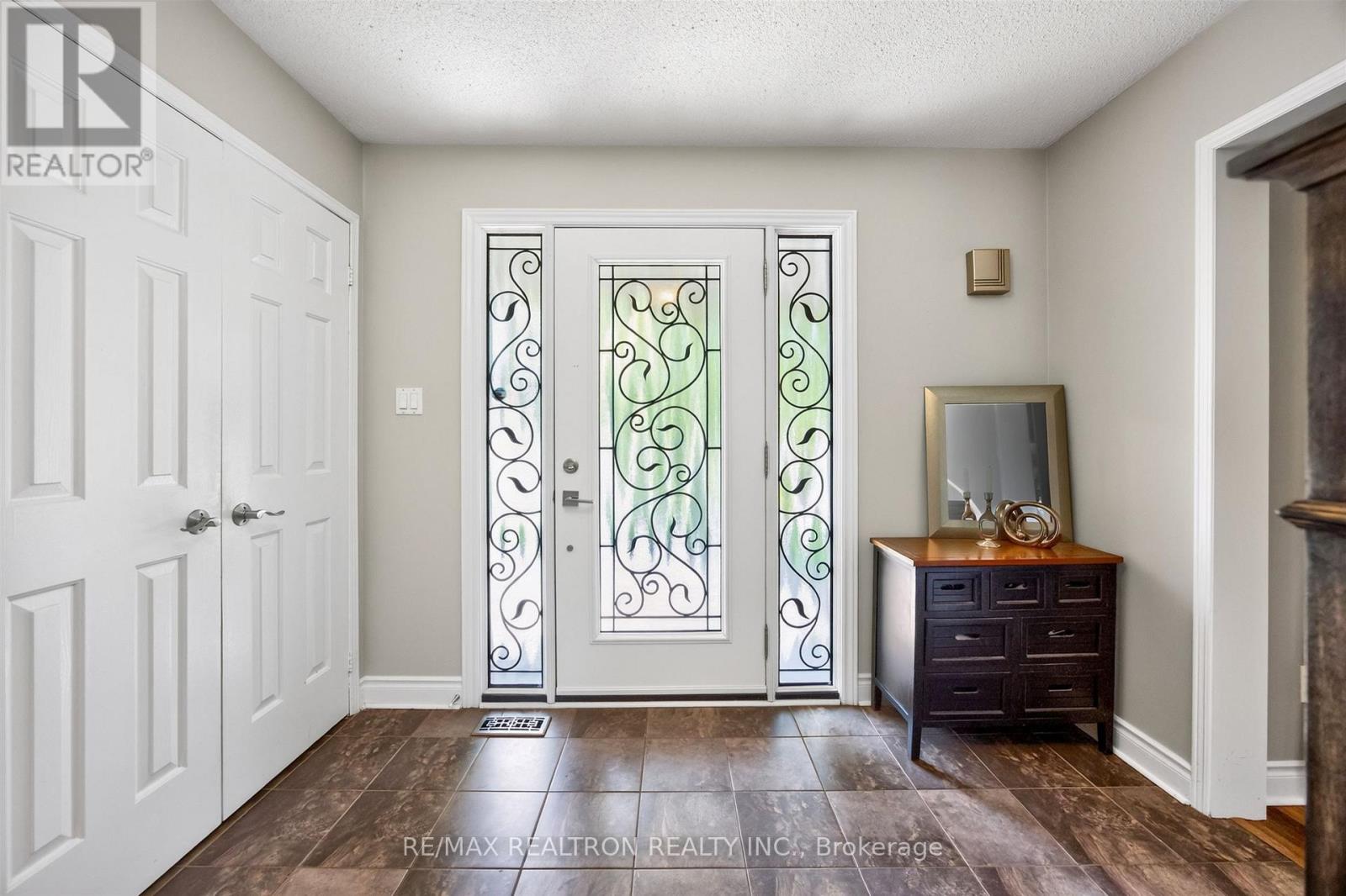 47 Maple Way, East Gwillimbury, Ontario  L0G 1V0 - Photo 7 - N13650302