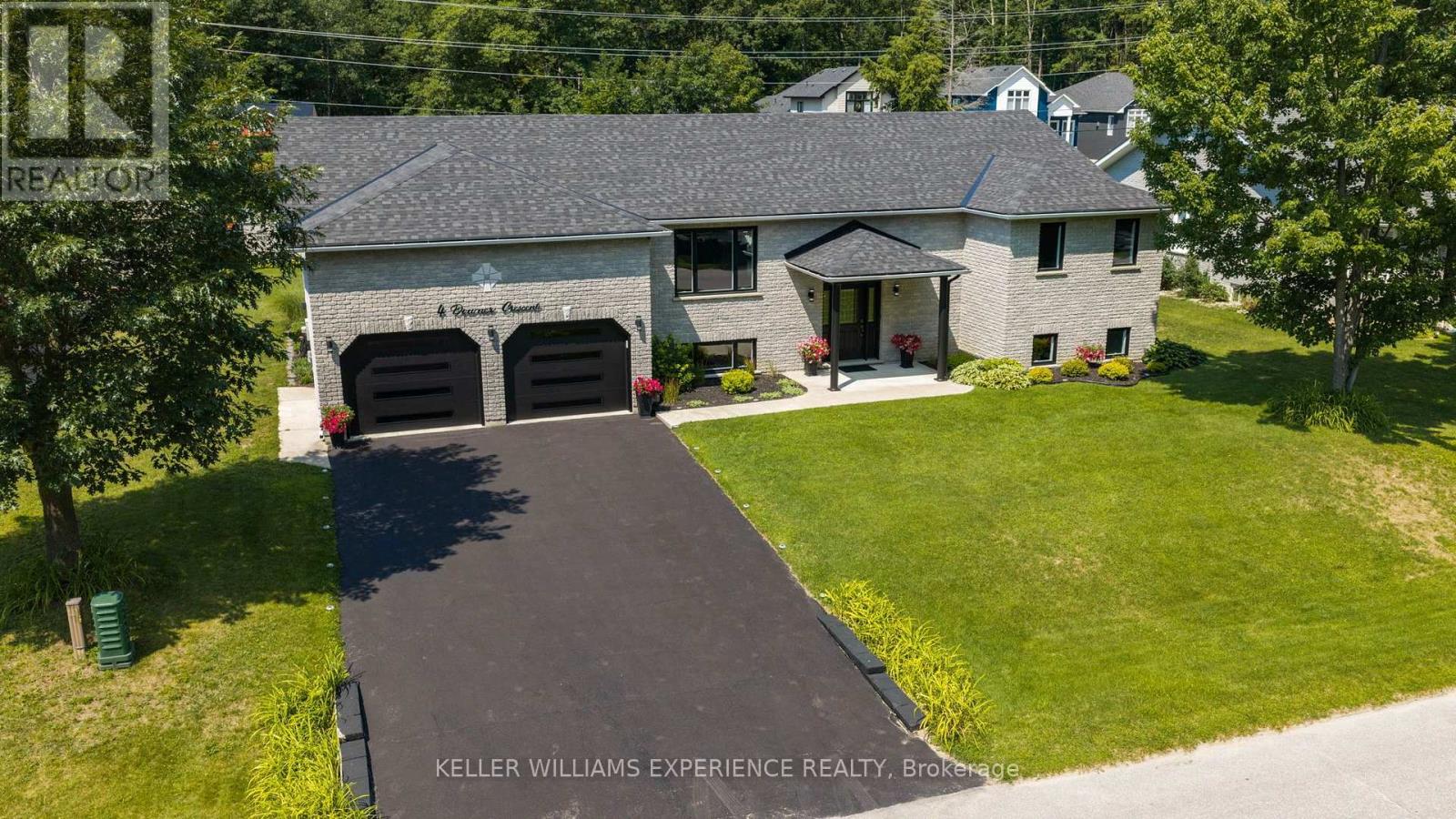 4 Downer Crescent, Wasaga Beach, Ontario  L9Z 1B9 - Photo 1 - S13650154