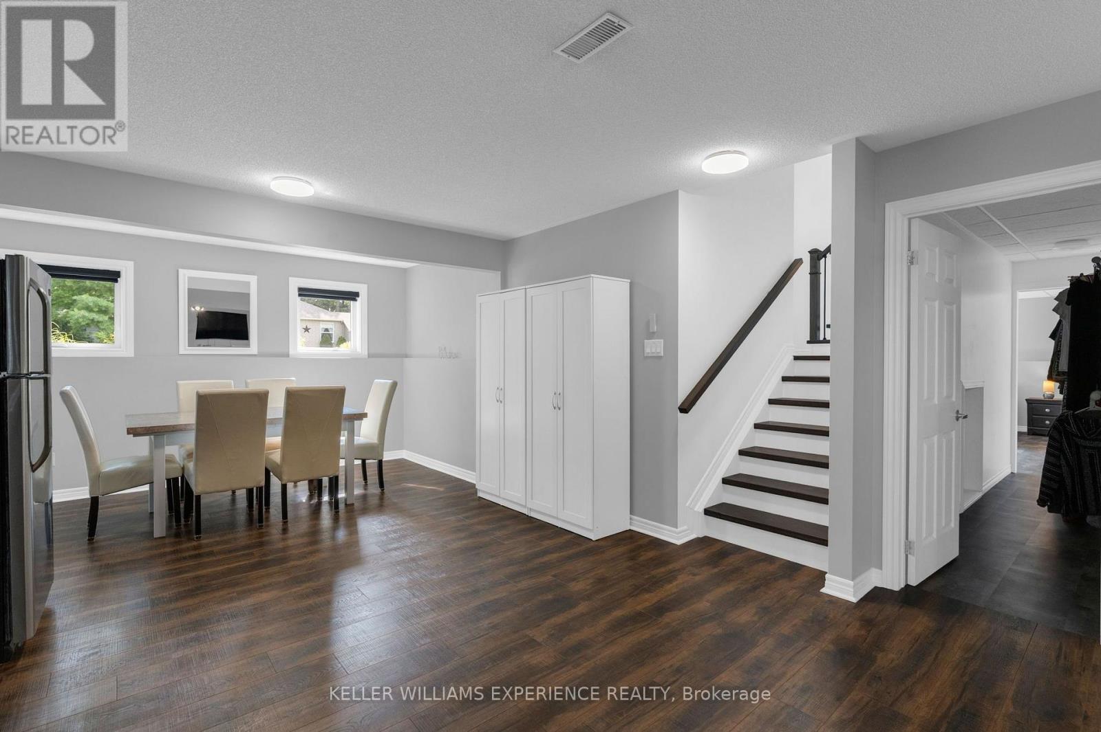 4 Downer Crescent, Wasaga Beach, Ontario  L9Z 1B9 - Photo 16 - S13650154